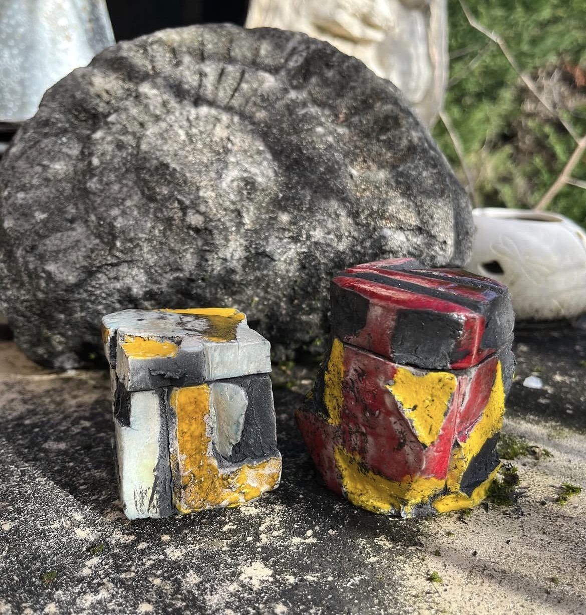 Structures façonnées en kurinuki et cuites en raku