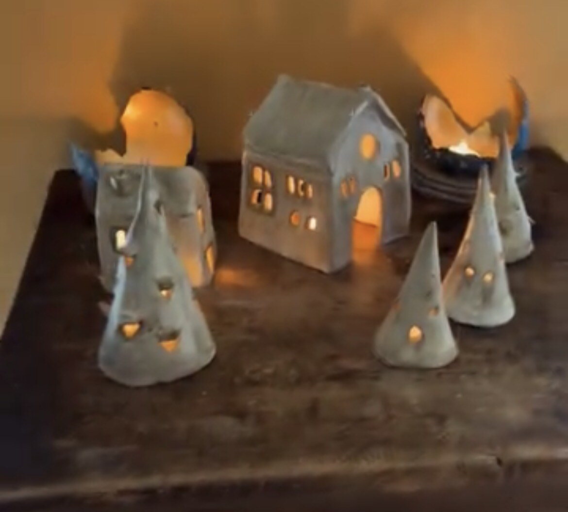 Village lumineux en terre autodurcissante